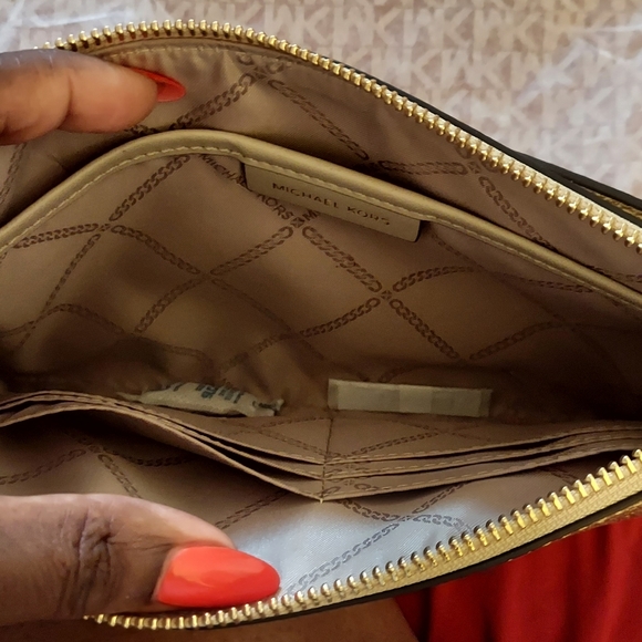 Michael Kors Clutch / Wristlet in Pale Gold leather measurements W 10 1/4 6 1/2 - Picture 2 of 4